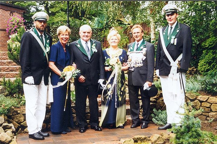 1999 schoss Helmut Schober, damaliger 1. Vorsitzender des Vereins, den Vogel ab. Seine Königin war Adele Wolf.