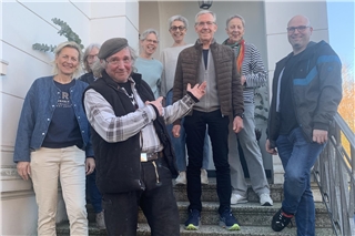 Als Gast der Ausstellung ist in diesem Jahr der Stahlbildhauer Norbert Then (vorne) dabei.