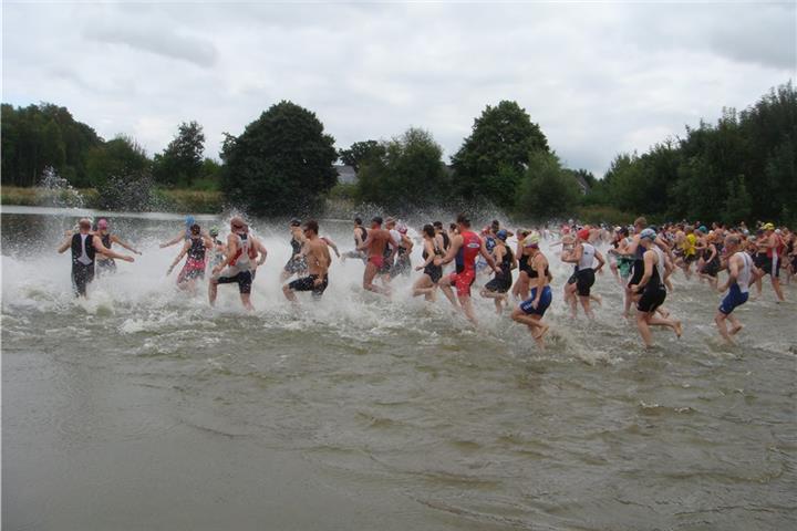 Am Samstag um 13 Uhr beginnt der Volkstriathlon.