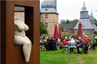An vier Tagen präsentieren über 160 Aussteller Schönes für Haus und Garten, Pflanzen, Kunsthandwerk, Mode und Wohnaccessoires.