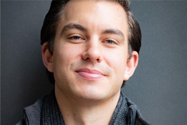 Bass-Bariton Frederic Jost.