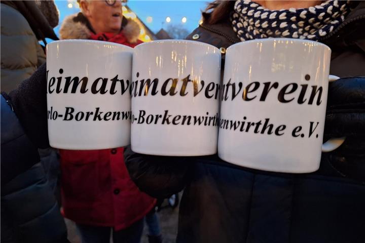 Bei einem Glühwein oder zwei kann man sich auf die Weihnachtszeit einstimmen.Fotos: Archiv/Printing