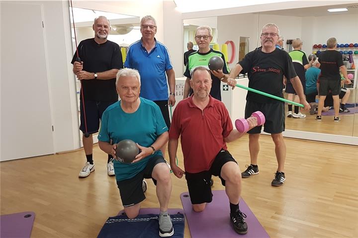 Beim Training (v.l): Peter Heisterkamp, Theo Brun, Willi Nienhoff, Wolfgang Knüpfer, vorne Hans-Bernd Beumling und Friedhelm Ashoff