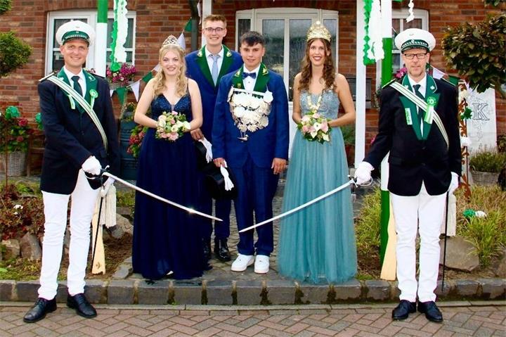 Ben Krug und Frederike Kaak freuen sich mit ihrer Throngemeinschaft auf einen wunderschönen und unvergesslichen Thronball am Sonntag.