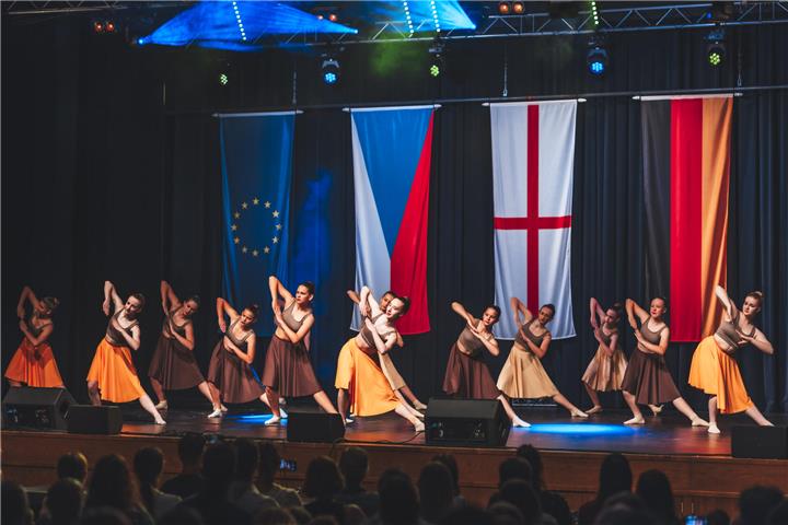 Besucherinnen und Besucher können sich auf beeindruckende Tanz-, Sport- und Akrobatik-Darbietungen freuen. Copyright: Stadt Borken / Mediamieze