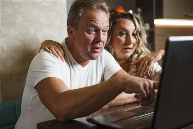 Betrugsversuche im Internet verunsichern viele Menschen, besonders bei täuschend echt wirkenden E-Mails. Aufmerksamkeit und Vorsicht sind wichtiger denn je. Symbolfoto: Freepik