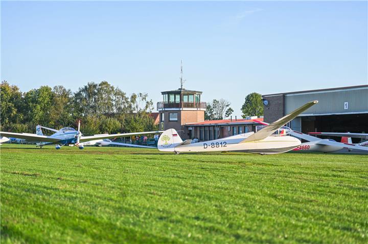 Open-Air-Kino und Picknick am Flugplatz Hoxfeld 