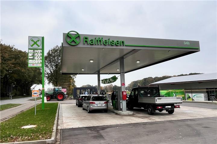 Tankstelle in Rhedebrügge eingeweiht 