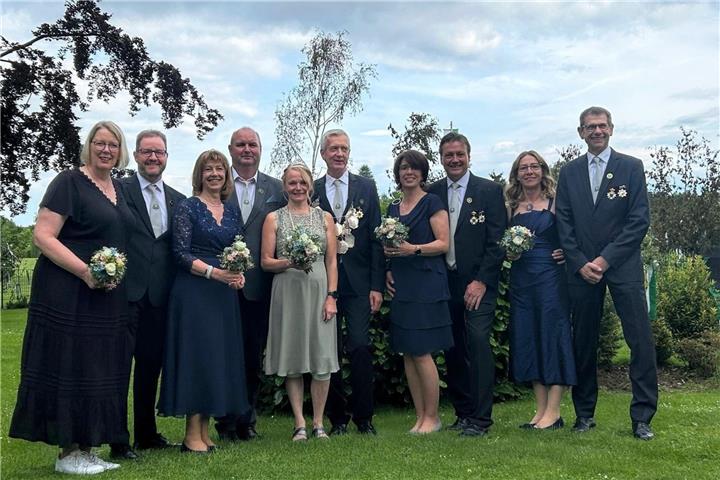 Bis Freitag im Amt: Der amtierende Thron mit König Reinhold Brokamp und Königin Edith Finke.