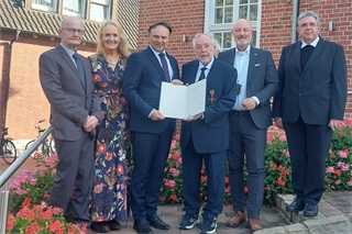 Bundesverdienstkreuz für Dr. Heinrich Bäßmann aus Oeding. Foto: Gemeinde Südlohn