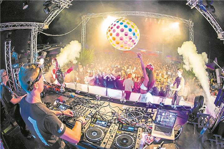 Daniël Thomasso wird den Partygästen mit elektronischen Beats einheizen.