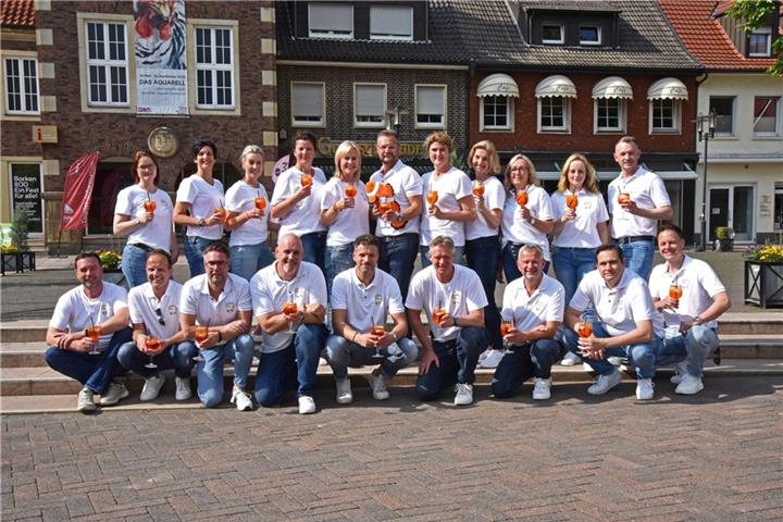 Das Jubiläumskönigspaar Frank Gantefort und Nicole Klocke hat mit seiner Throngemeinschaft ein tolles Jahr hinter sich.