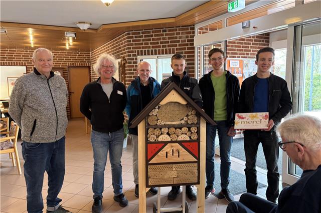 Das Seniorenhaus in Raesfeld hat ein neues Insektenhaus erhalten. Foto: Ruth Beering