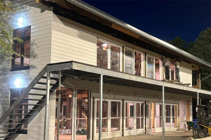 Das neue „Haus der Vereine“ auf dem Gelände des Reitsportvereins in Hoxfeld.