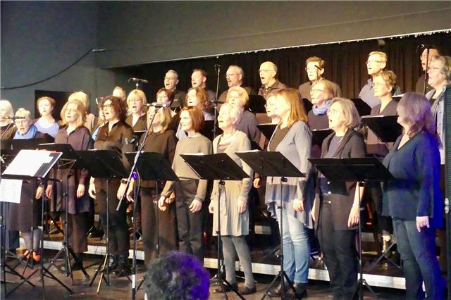 Der Chor Atemlos lädt zum Konzert.