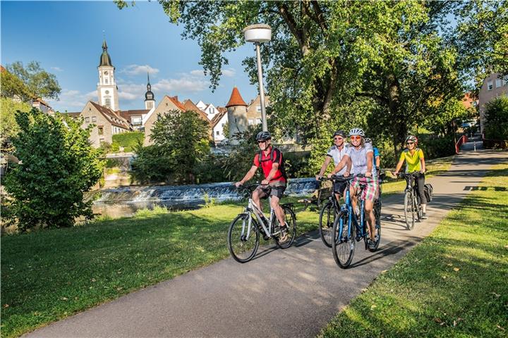Der Kocher-Jagst- sowie der Neckartal-Radweg zählen zu den beliebtesten Radrouten in Deutschland. Foto: djd/Arbeitsgemeinschaft Kocher-Jagst-Radweg/Jan Bürgermeister