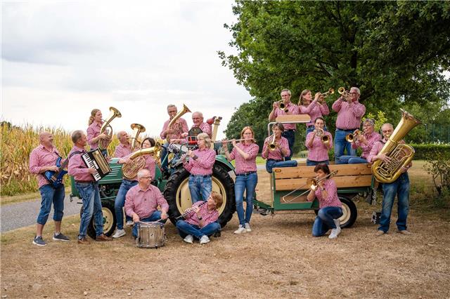 Der Musikverein Rhedebrügge lädt am 21. März auf den Hof Nienhaus ein.