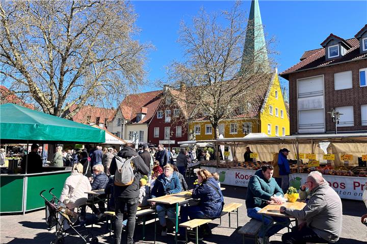 Der Osterhase ist gleich doppelt dabei.