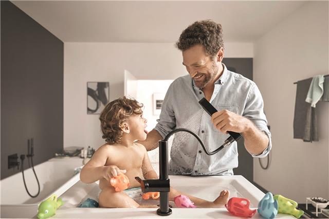 Der Praxis-Bad-Typ hat eine überwiegend pragmatische Einstellung zum Badezimmer – was nicht heißt, dass er keine Ansprüche an die Gestaltung und Ausstattung hat. Foto: Hansgrohe/akz-o