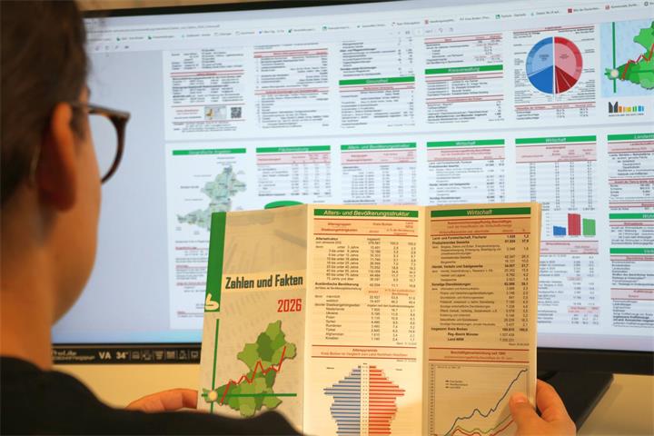 Der Statistik-Flyer steht ab sofort im Internet zum Download bereit. Alternativ sind die Flyer auch in den Kommunen vor Ort erhältlich.