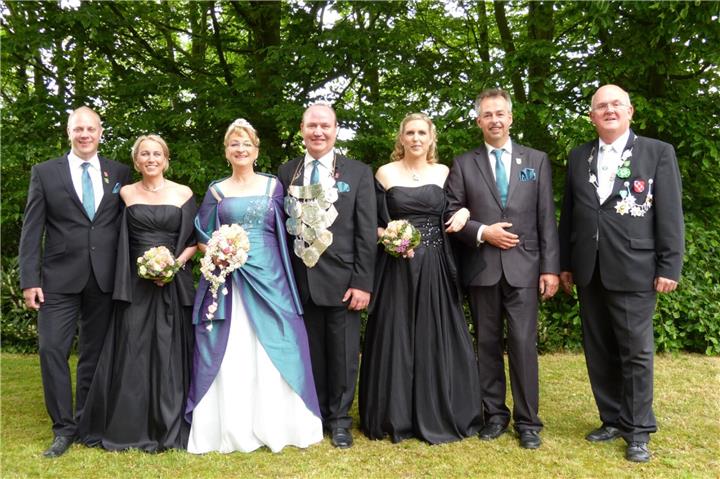 Der Thron vor zehn Jahren mit dem Königspaar Ludger Schleking und Manuela Venhoff.