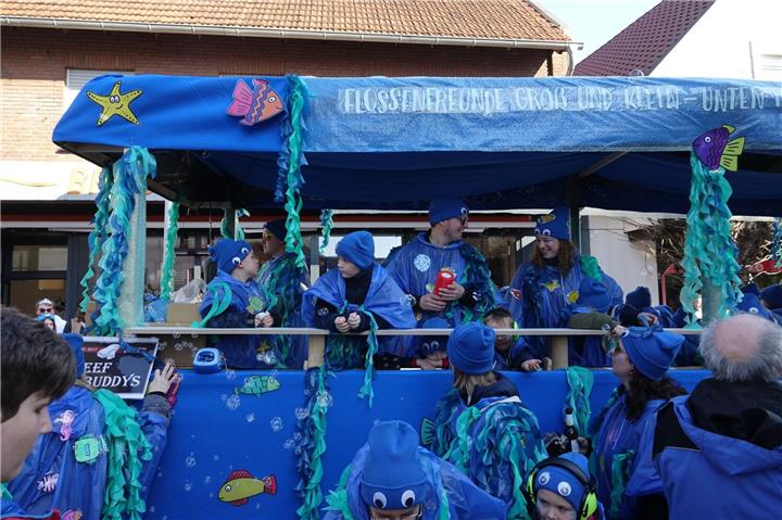Der Umzug beginnt auf der Rekener Straße.