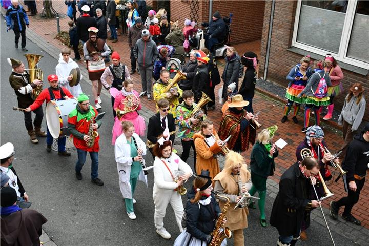 Der närrische Lindwurm setzt sich am Rosenmontag um 13.30 Uhr in Bewegung.