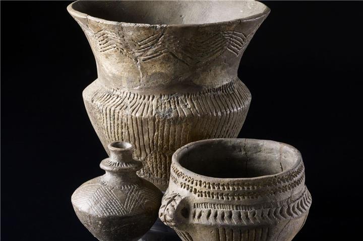 Der namensgebende Trichterbecher ist hinten abgebildet. Foto: LWL/Brentführer