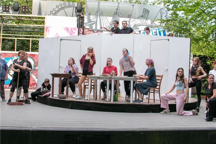 Die Freilichtbühne startet mit „ReeperWahn – ein Musical“ in die neue Saison und freut sich auf einen ganz besonderen Gast. Foto: Freilichtbühne Coesfeld