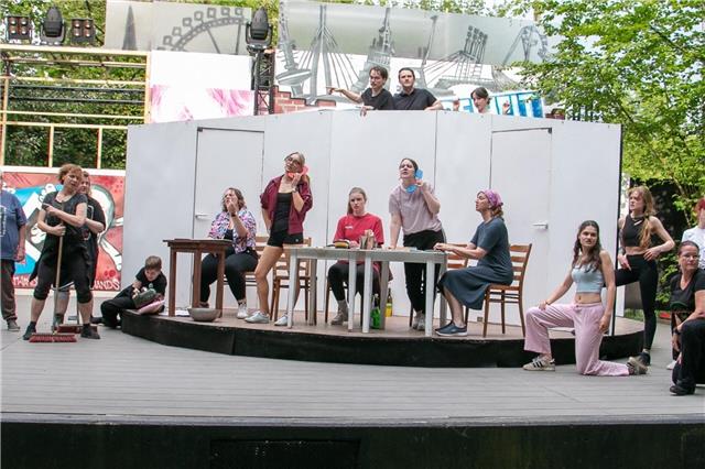 Die Freilichtbühne startet mit „ReeperWahn – ein Musical“ in die neue Saison und freut sich auf einen ganz besonderen Gast. Foto: Freilichtbühne Coesfeld