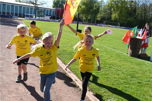 Die Kids freuen sich: Borken erlebt am 13. Juni seine eigene Mini-WM.Foto: Dirk Rodenbusch