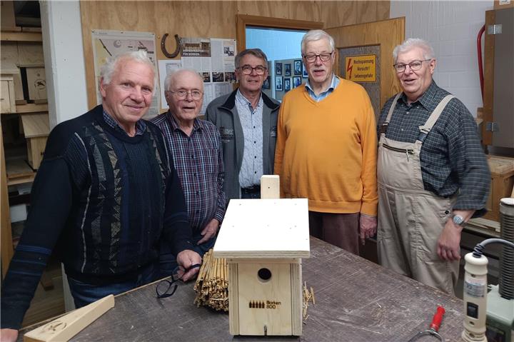 Die Werkgruppe des Natur- und Vogelschutzvereins Kreis Borken von links: Josef Borchers, Eberhard Rekers, Klemens Bösing, Heiner Böing und Hans-Günter Böing. Weitere aktive Mitglieder (nicht im Bild) sind Norbert Rolfes, Klaus Goronczewski und Ludger Klein-Ridder.© Hans-Günter Böing