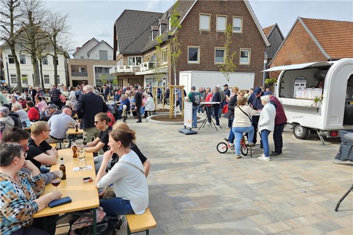 Die lockere Atmosphäre lädt zum Verweilen ein.