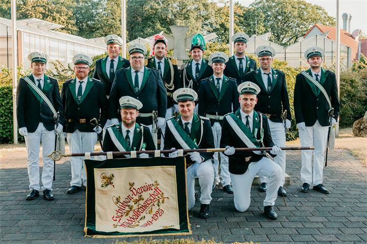 Die stolzen Offiziere des Schützenvereins Middelbauerschaft Maria-Veen.