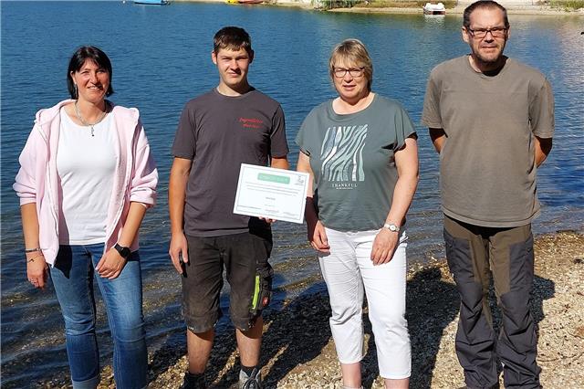 Ehrenamtliches Engagement im Fischereiverein durch die Sportjugend im KSB Borken (von links): Corinna Soya (Mutter und Jugendleiterin), Nico Soya, Annette Hülemeyer von der Sportjugend im KSB und Jugendleiter Timo Heumer.