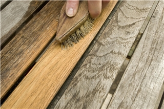 Ein Entgrauer entfernt den Grauschleier ohne Schleifen. © HLC/LEINOS