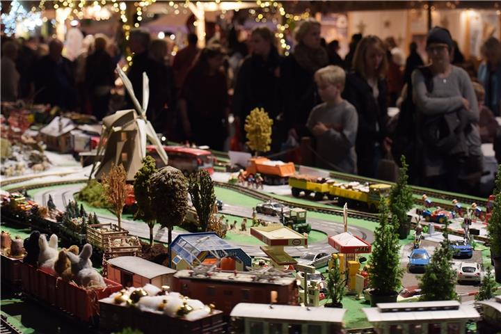 Ein besonderes Highlight für die kleinsten Messe-Besucher ist die große Modell-Eisenbahn.