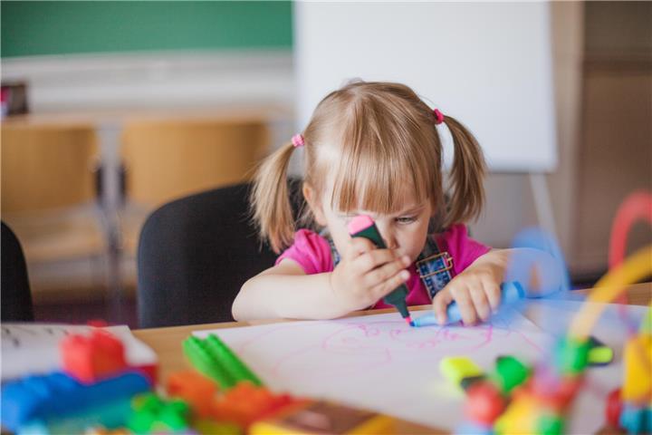 Eltern können auf „webKita“ nach der passenden Kita oder der Kindertagespflege suchen.Foto: Freepik