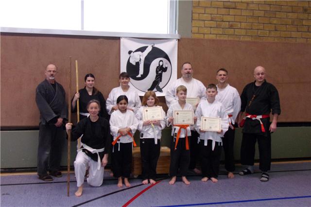 Erfolgreich geprüft wurde in den Disziplinen Shaolin Kempo und Okinawa Kobudo.