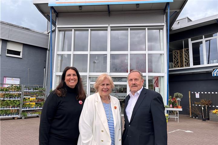 Erfolgreiche Unternehmerfamilie: Birgit und Werner Schepers mit ihrer Tochter Britta Schepers.