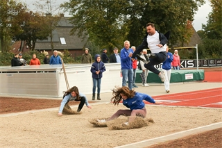 Eröffnung der neuen Hoch- und Weitsprunganlage in Raesfeld mit Paralympics-Sieger Heinrich Popow