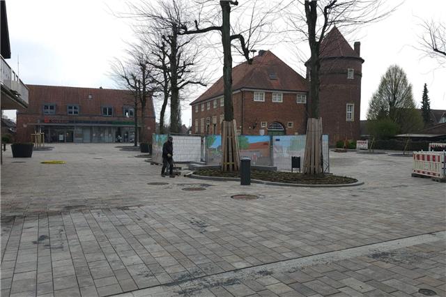 Erster BurgGenuss auf dem neuen Burgplatz am 17. April. Foto: Raschke