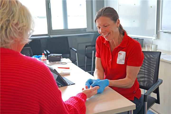Erwachsene können sich ab dem 35. Lebensjahr alle drei Jahre ärztlich durchchecken lassen. Foto: DJD/Stiftung Deutsche Schlaganfall-Hilfe