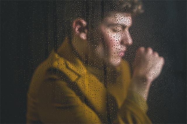 Fast jeder dritte Mensch erkrankt im Laufe seines Lebens psychisch. Die gute Nachricht: Diese Erkrankungen sind behandelbar – und offen darüber zu sprechen, ist der erste Schritt zur Hilfe.Symbolfoto: Magnific