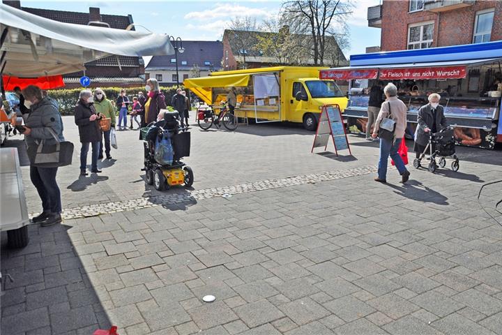 Rekener Wochenmarkt Frisches aus der Region gibt es immer freitags von 14 bis 18 Uhr auf dem Rekener Wochenmarkt. Foto: Habers