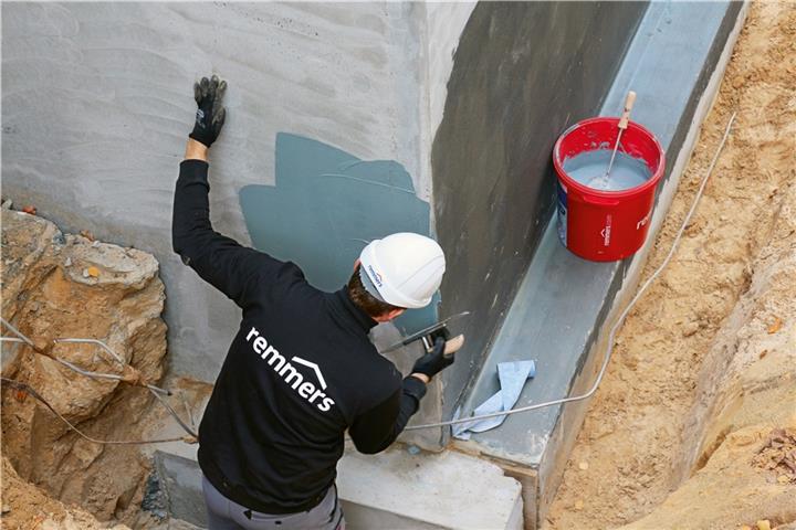 Feuchte Keller sanieren Für die Kellerabdichtung gibt es verschiedene Produktsysteme. Foto: epr/Remmers