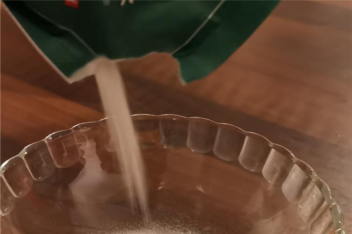 Für verstopfte Abflüsse und vieles mehr: Natron. Foto: mtg