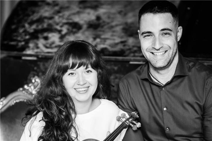 Geigerin Daria Ushakova und Pianist Georg Kjurdian präsentieren eine Matinee voller musikalischer Kontraste.