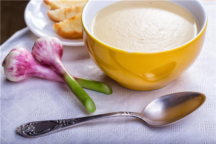 Gekochte Kartoffeln lassen sich gut zu Suppe verarbeiten.