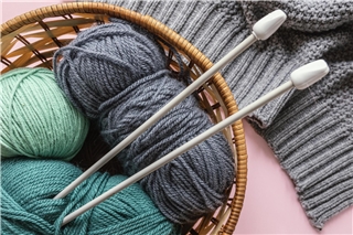Gemeinsam stricken macht noch mehr Spaß.Foto: magnific